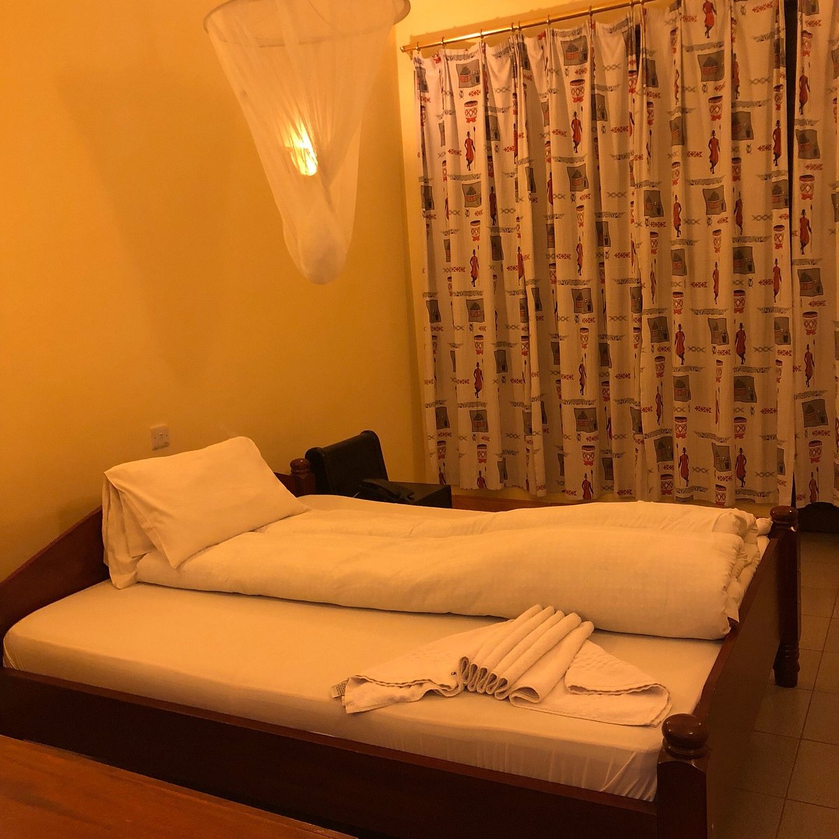 Uhuru Peak Hotel